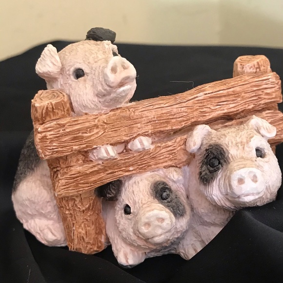Three Little Pigs Sandicast Figurine - Picture 5 of 5